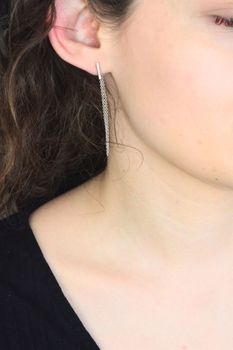 Kolczyki srebrne 925 damskie asymetryczne – patyczek i wiszący łańcuszek 5,5 cm (6).jpg