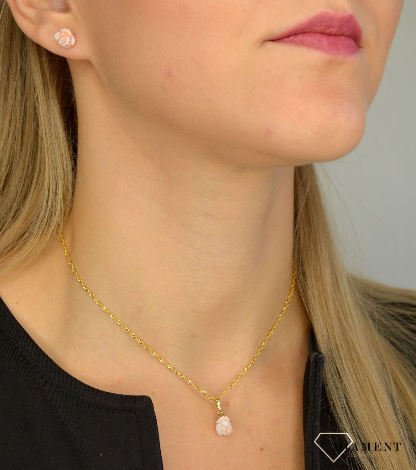 Złote koczyki na sztyft 585 'Koralowe różyczki' DIA-KLC-1385-585.jpg