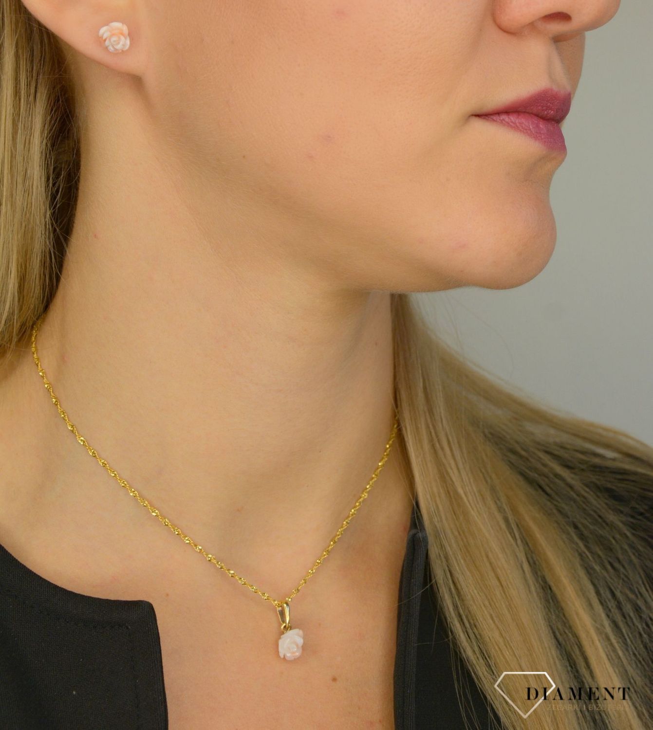 Złote koczyki na sztyft 585 'Koralowe różyczki' DIA-KLC-1385-585.jpg