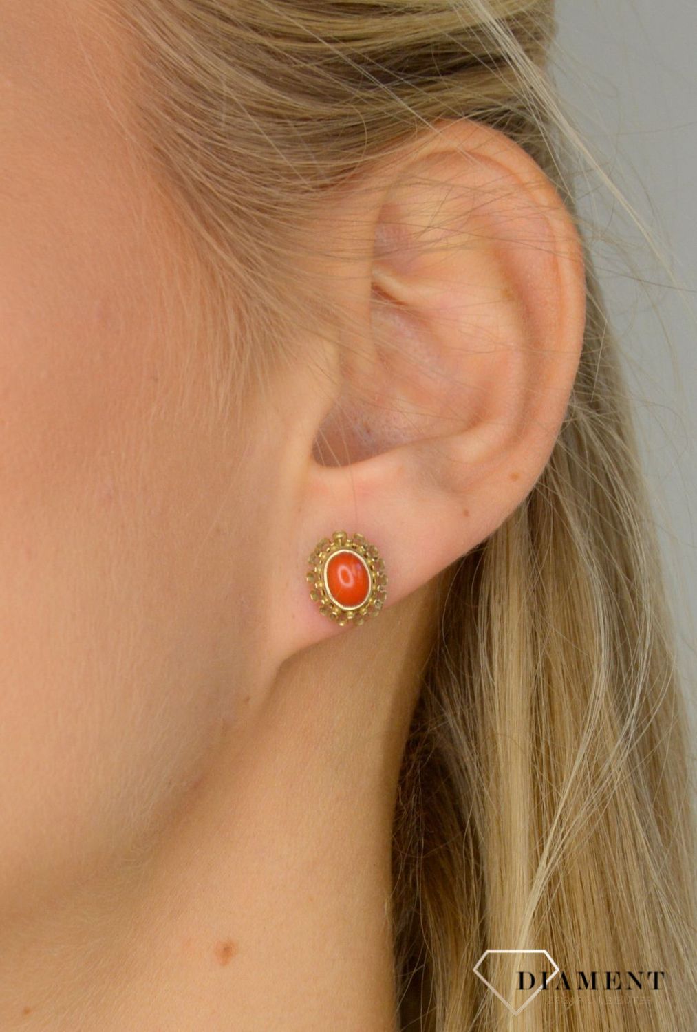 Złote kolczyki Diament 585 koral z zapięciem typu sztyfty DIA-KLC-1386-585.jpg