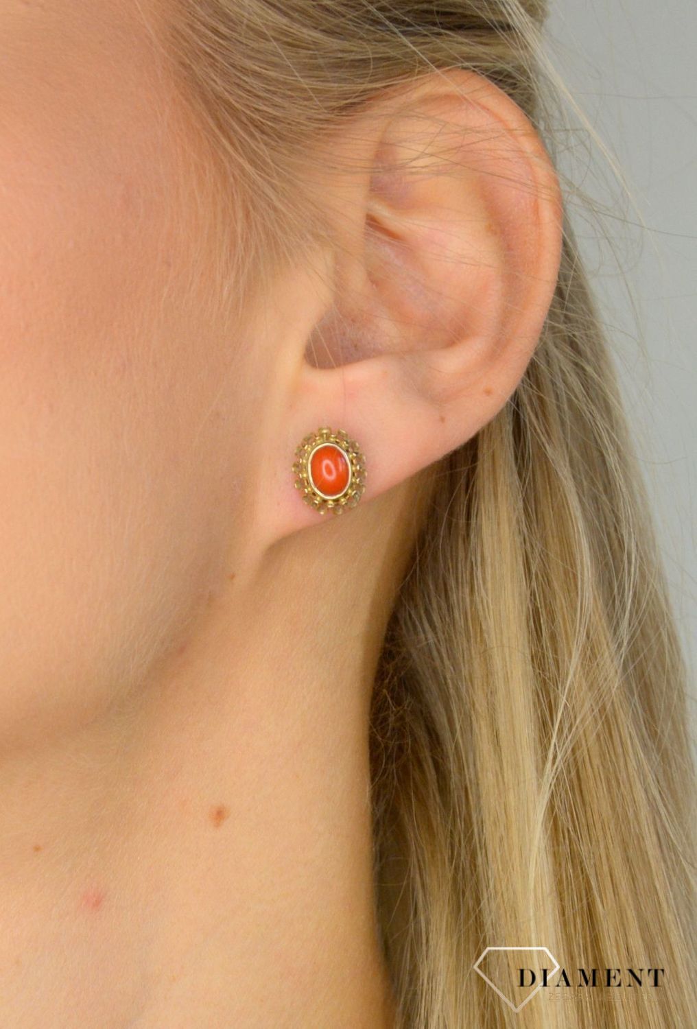 Złote kolczyki Diament 585 koral z zapięciem typu sztyfty DIA-KLC-1386-585.jpg