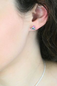 Urocze kolczyki dziecięce ze srebra próby 925, zdobione kolorową emalią.  (2).jpg