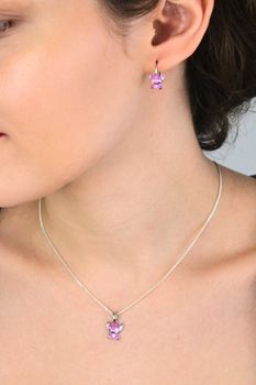 Kolczyki dziecięce Lilo 925 – srebro z różową emalią, bigiel angielski  Biżuteria dziecięca (3).jpg