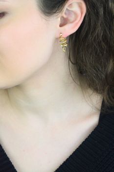 Kolczyki srebrne pozłacane 925 DIA-KLC-13930-925 – spiralki z cyrkonią i serduszkiem (2).jpg