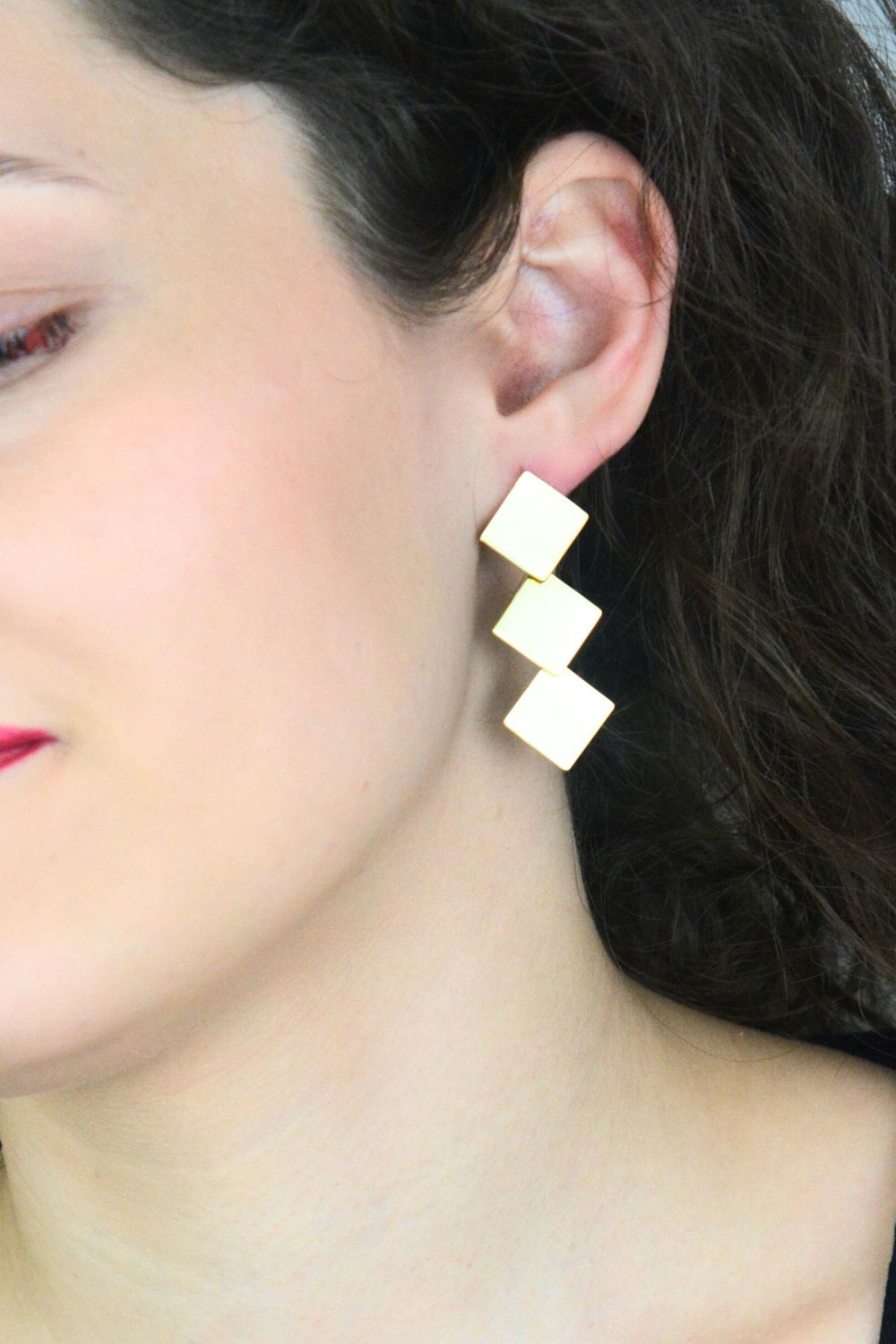 Srebrne pozłacane kolczyki damskie 925 wiszące trzy kwadratowe blaszki DIA-KLC-13936Z-925.jpg