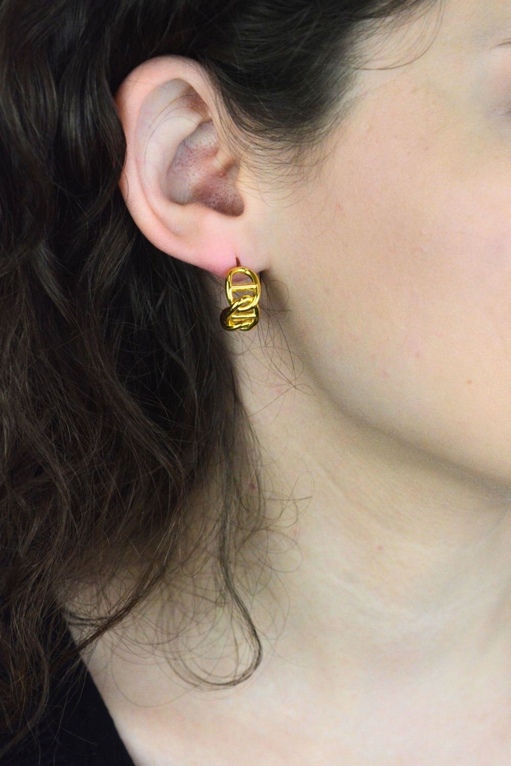 Srebrne pozłacane kolczyki damskie 925 półkola zdobione wzorem DIA-KLC-13938Z-925.jpg