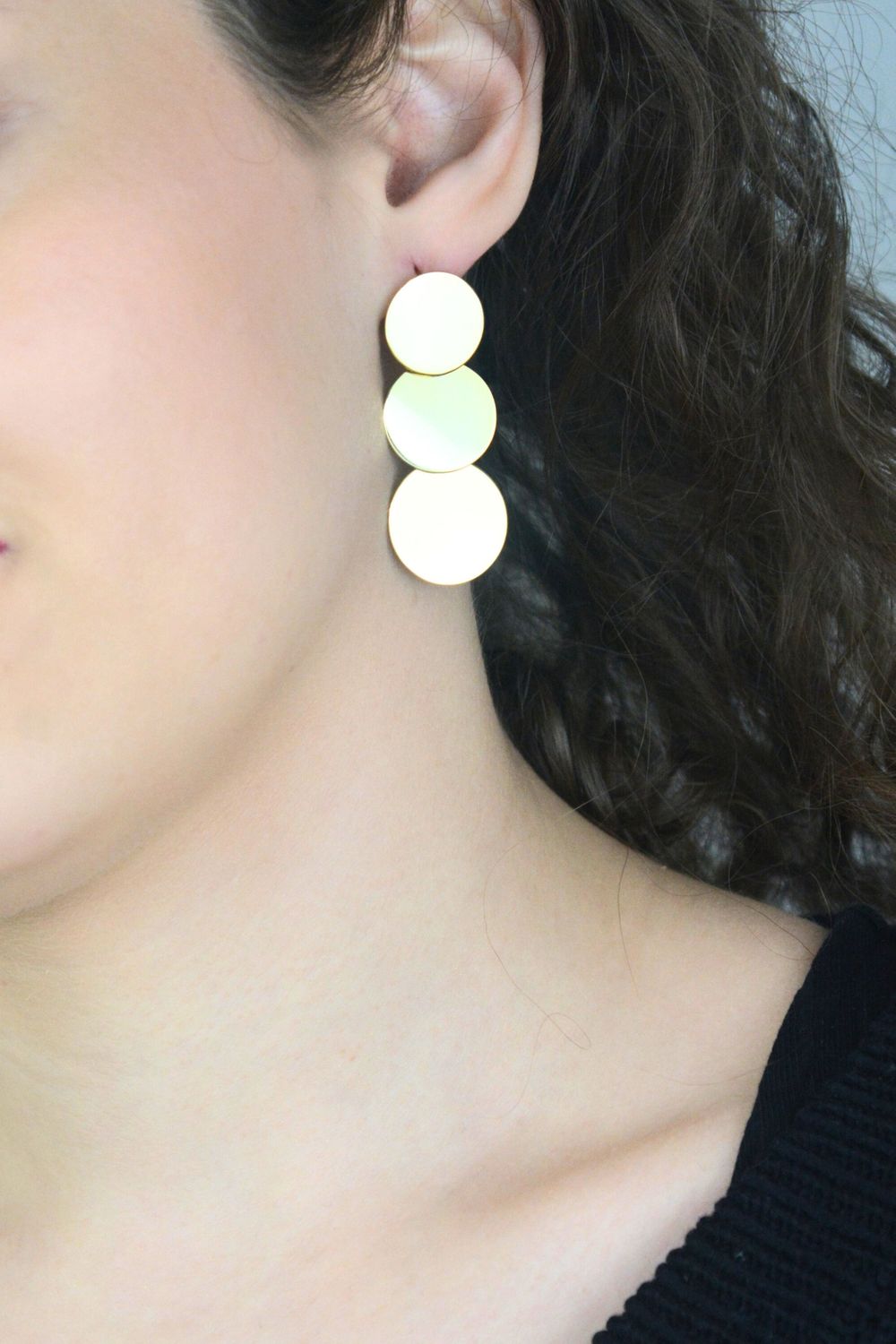 Srebrne pozłacane kolczyki damskie 925 wiszące trzy okrągłe blaszki DIA-KLC-13939Z-925.jpg