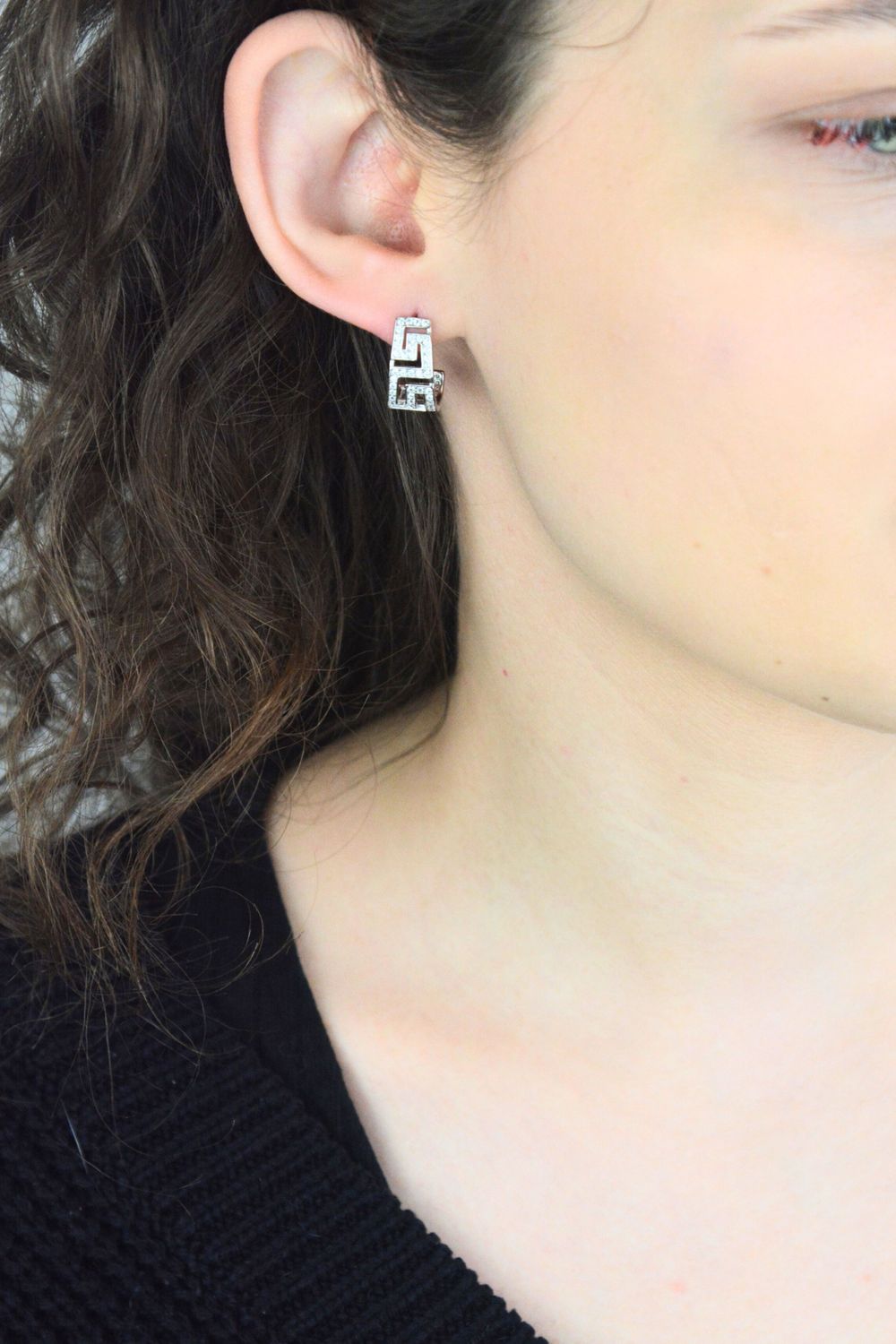 Srebrne kolczyki damskie 925 z motywem greckim i cyrkoniami DIA-KLC-13947-925.jpg