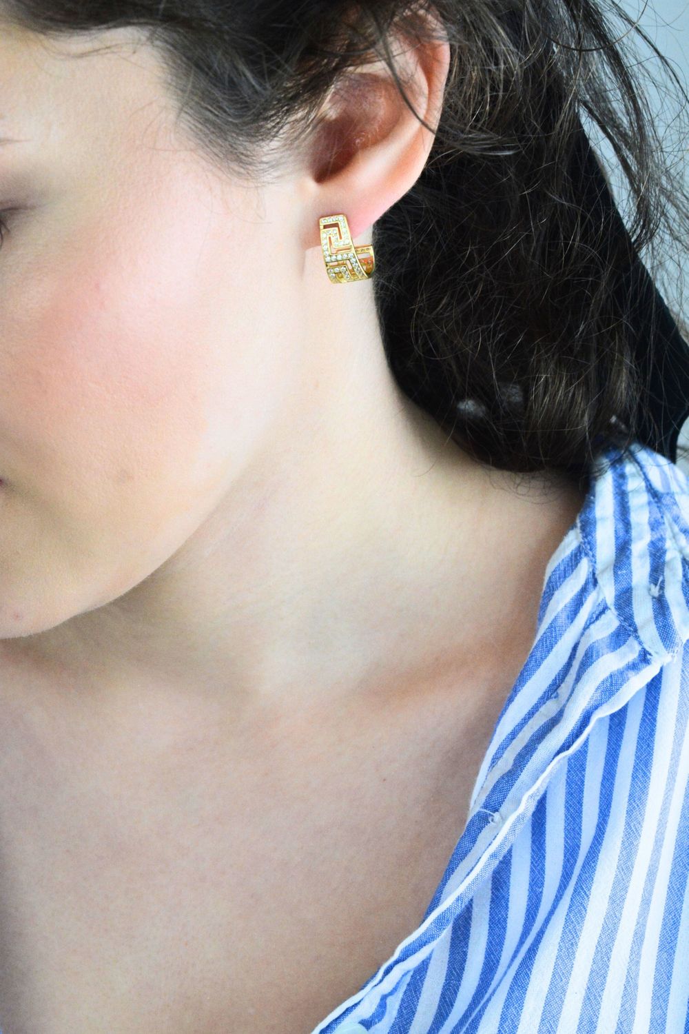 Srebrne pozłacane kolczyki damskie 925 podłużne wzór grecki z cyrkoniami DIA-KLC-13947Z-925.jpg