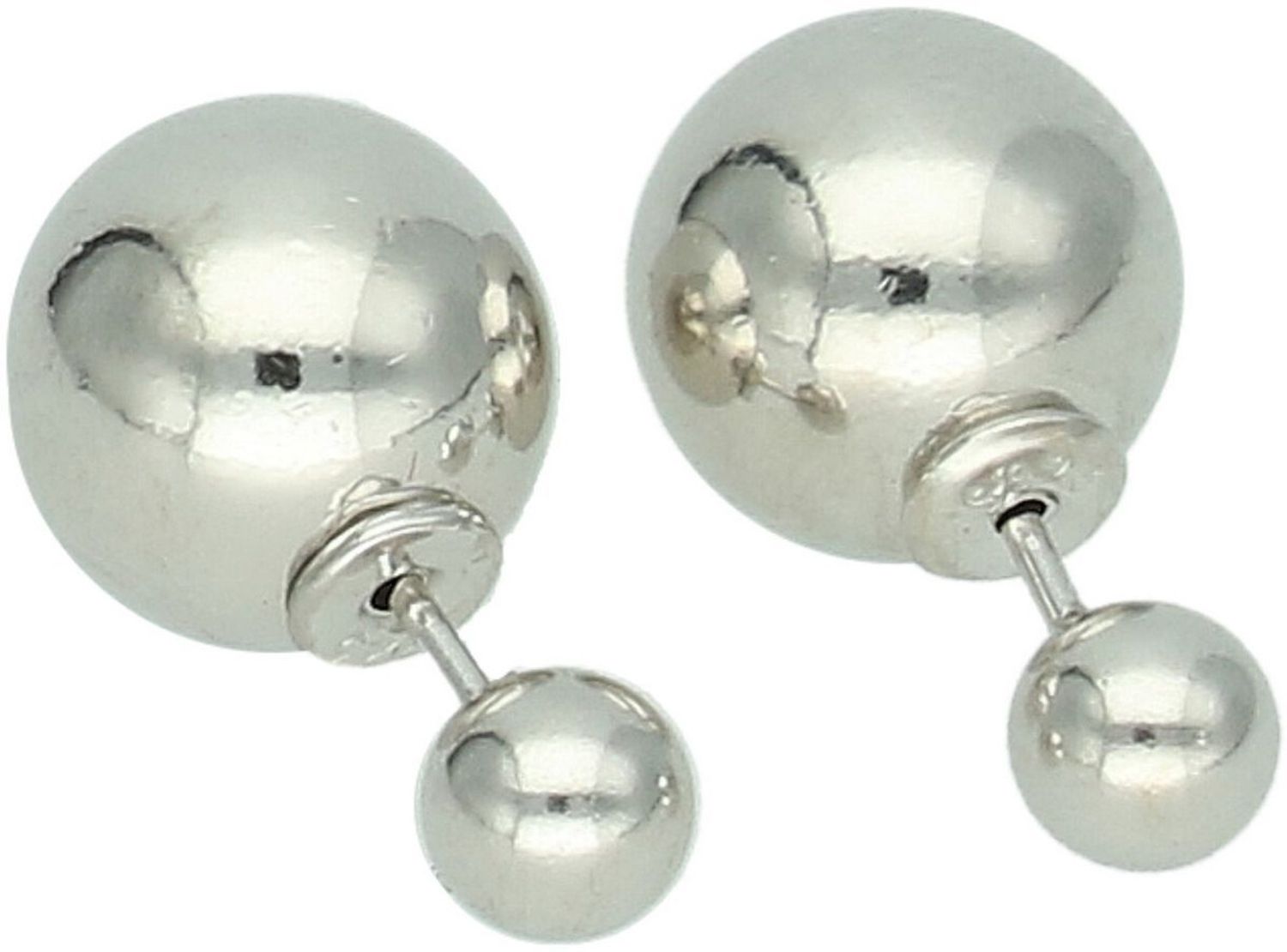 Srebrne kolczyki próby 925 z dwiema kulkami – mniejszą (4 mm) i większą (1,0 cm). Model DIA-KLC-13949-925 z zapięciem na sztyft. Waga 4,20 g. Nowoczesny, elegancki design, który dodaje lekkości1.jpg