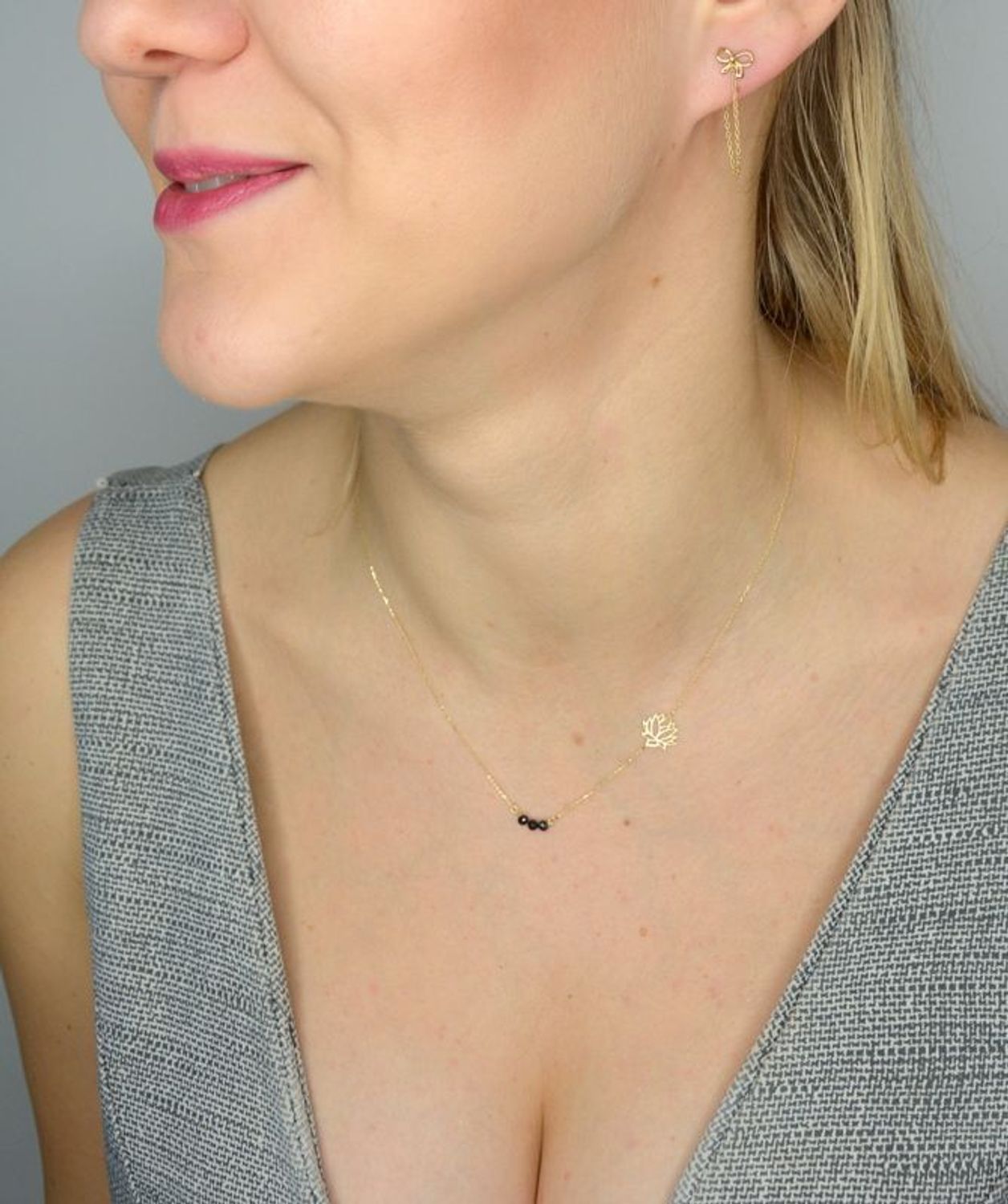 Złote kolczyki 333 wiszące kokardki na łańcuszkach DIA-KLC-1395-333.jpg