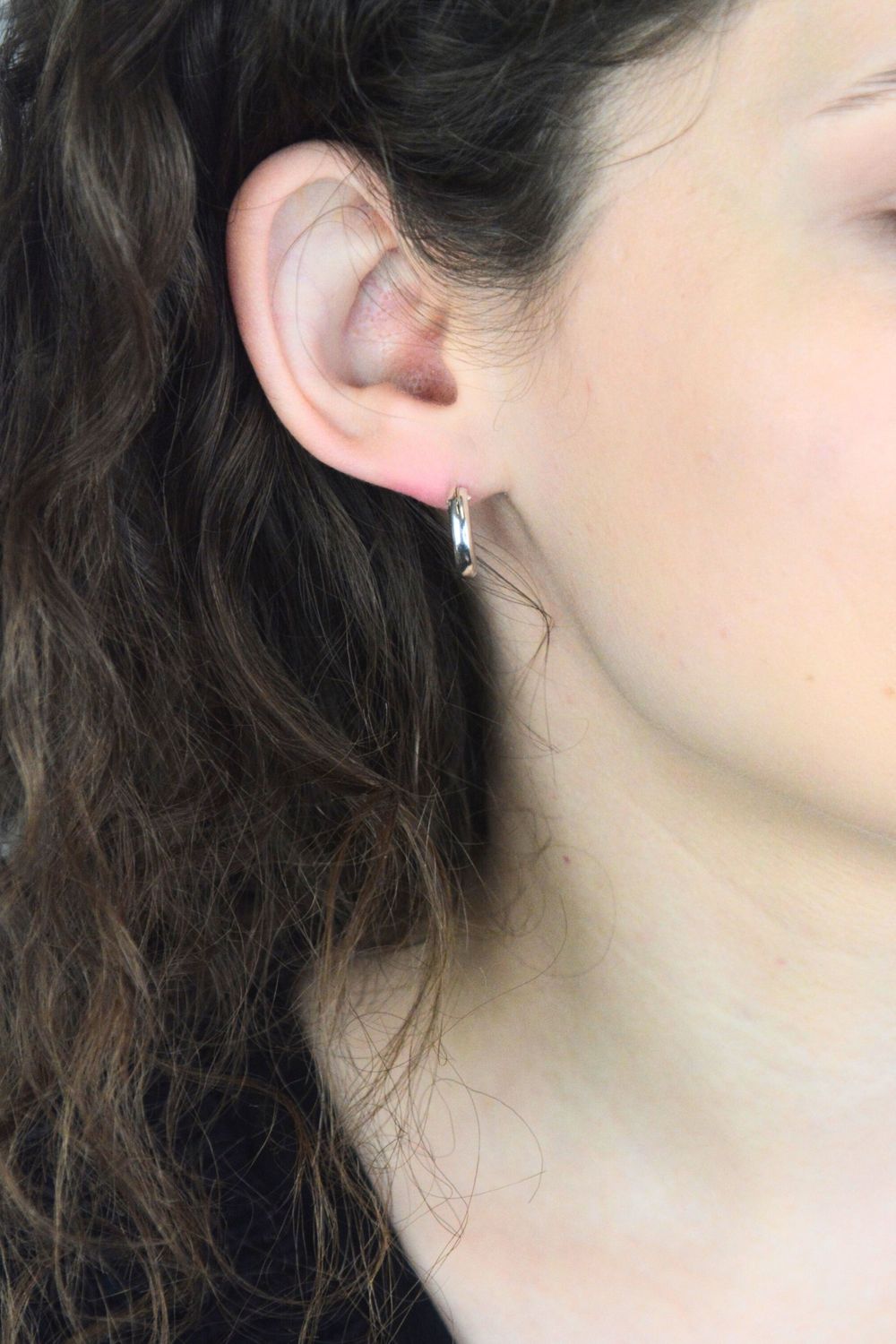 Srebrne kolczyki damskie 925 gładkie koła z zapięciem szarnir.jpg