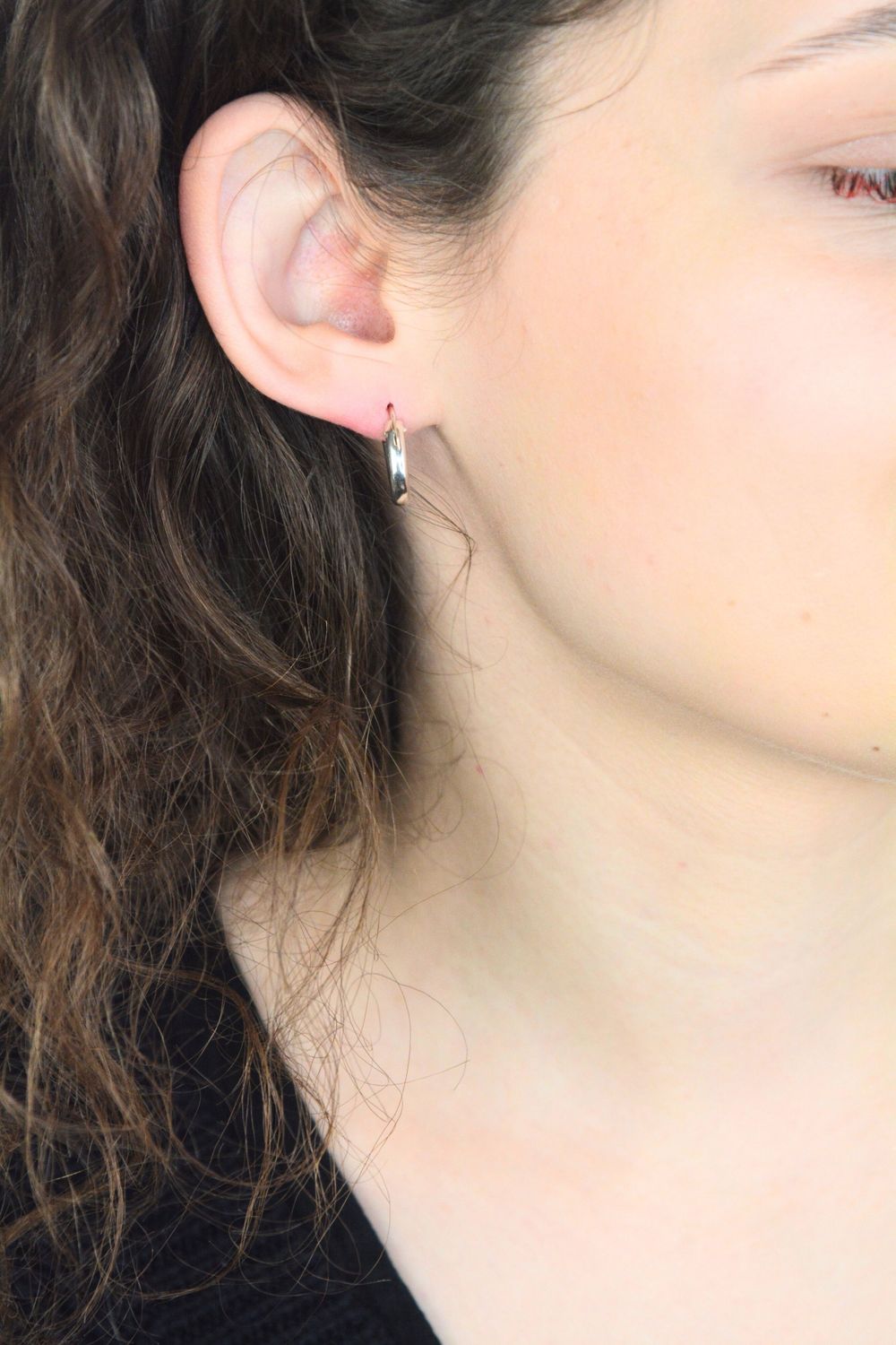 Srebrne kolczyki damskie 925 gładkie koła z zapięciem szarnir.jpg