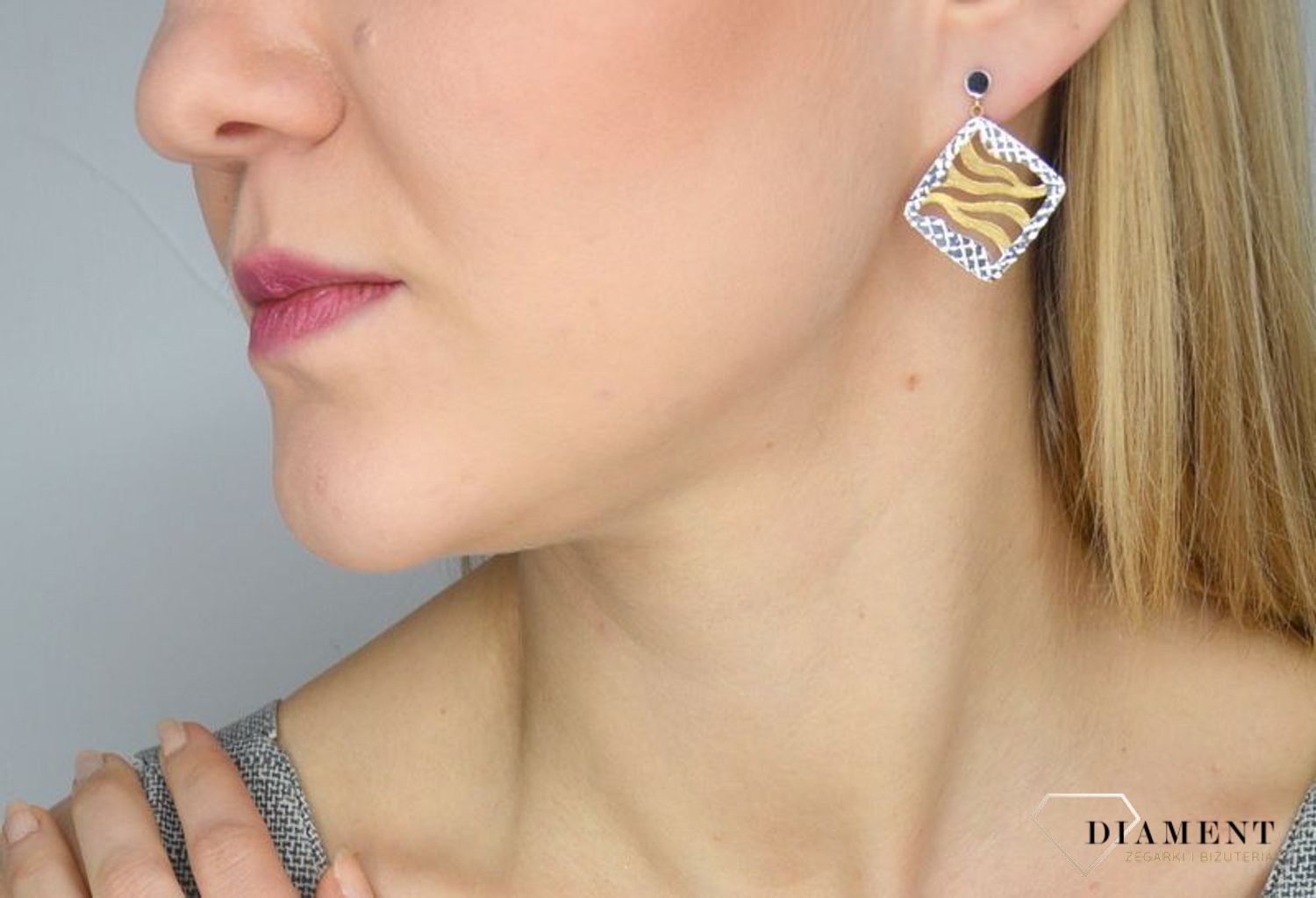 Złote kolczyki 333 wiszące romby z żółtym i białym złotem DIA-KLC-1399-333.jpg