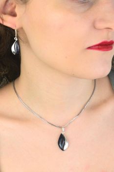 Wiszące kolczyki srebrne 925 DIA-KLC-13999-925 zdobione srebrem i kamieniem Noc Kairu. Wymiary 3,8 × 1,1 cm, waga 3,80 g. Eleganckie i subtelne (2).jpg