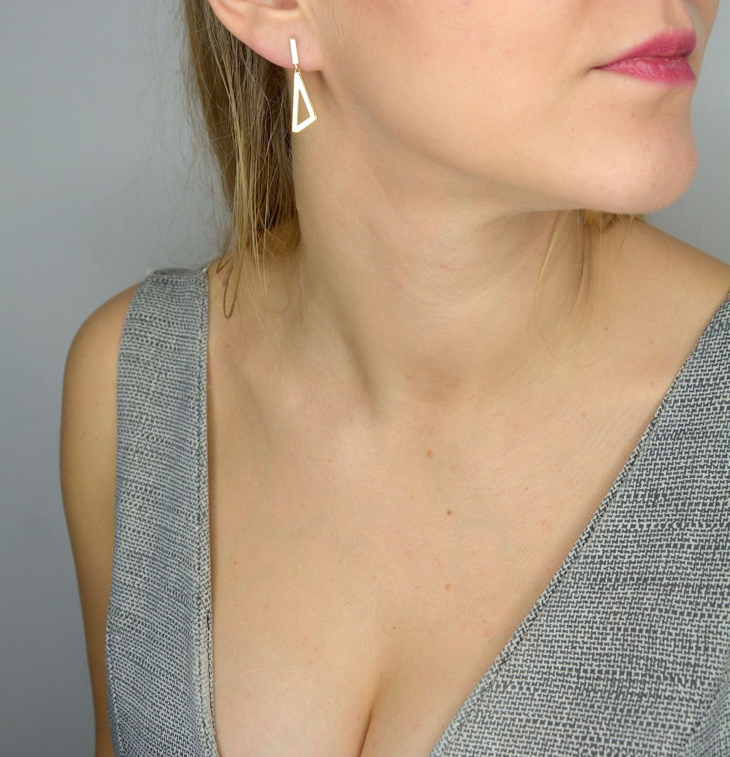 Złote kolczyki 333 wiszący elegancki trójkąt DIA-KLC-1402-333.jpg