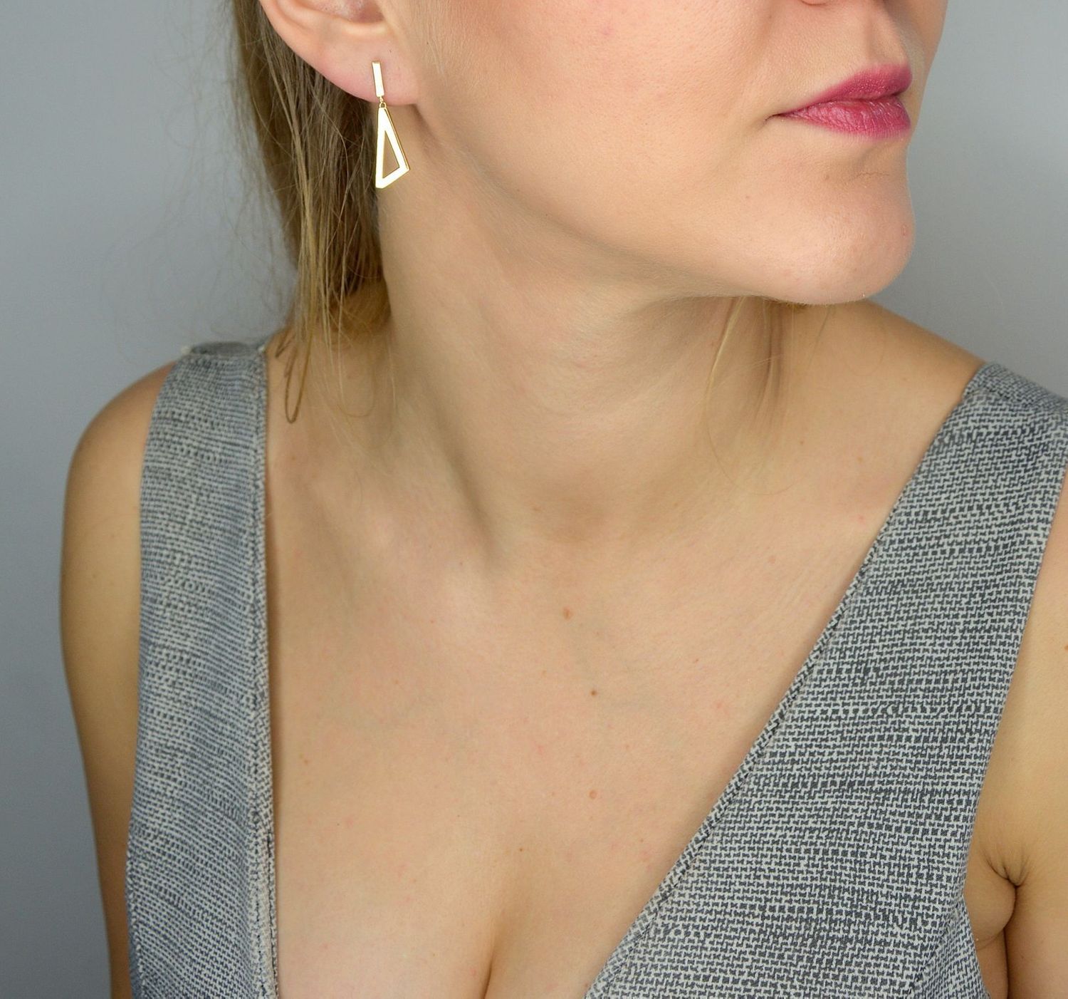 Złote kolczyki 333 wiszący elegancki trójkąt DIA-KLC-1402-333.jpg