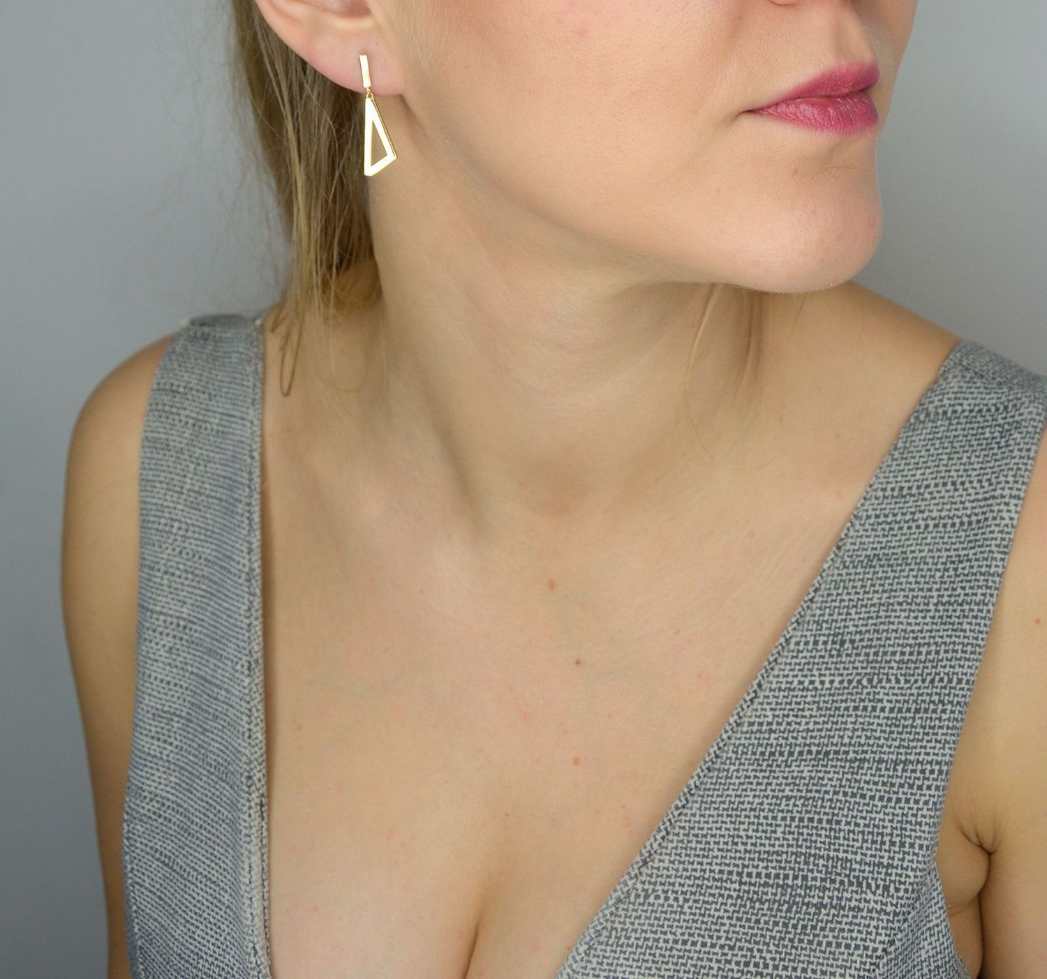 Złote kolczyki 333 wiszący elegancki trójkąt DIA-KLC-1402-333.jpg