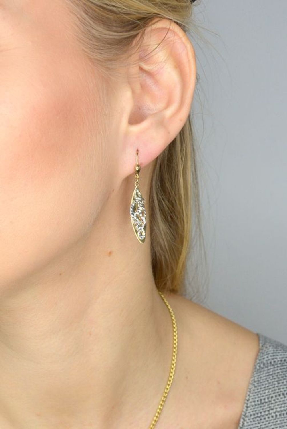 Złote kolczyki 333 wiszące zdobione blaszki DIA-KLC-1405-333.jpg