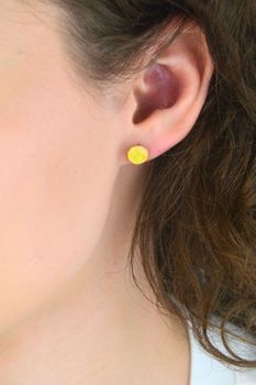 Kolczyki 925 wkrętki opal żółto-pomarańczowy  srebro 0,70 g (2).jpg