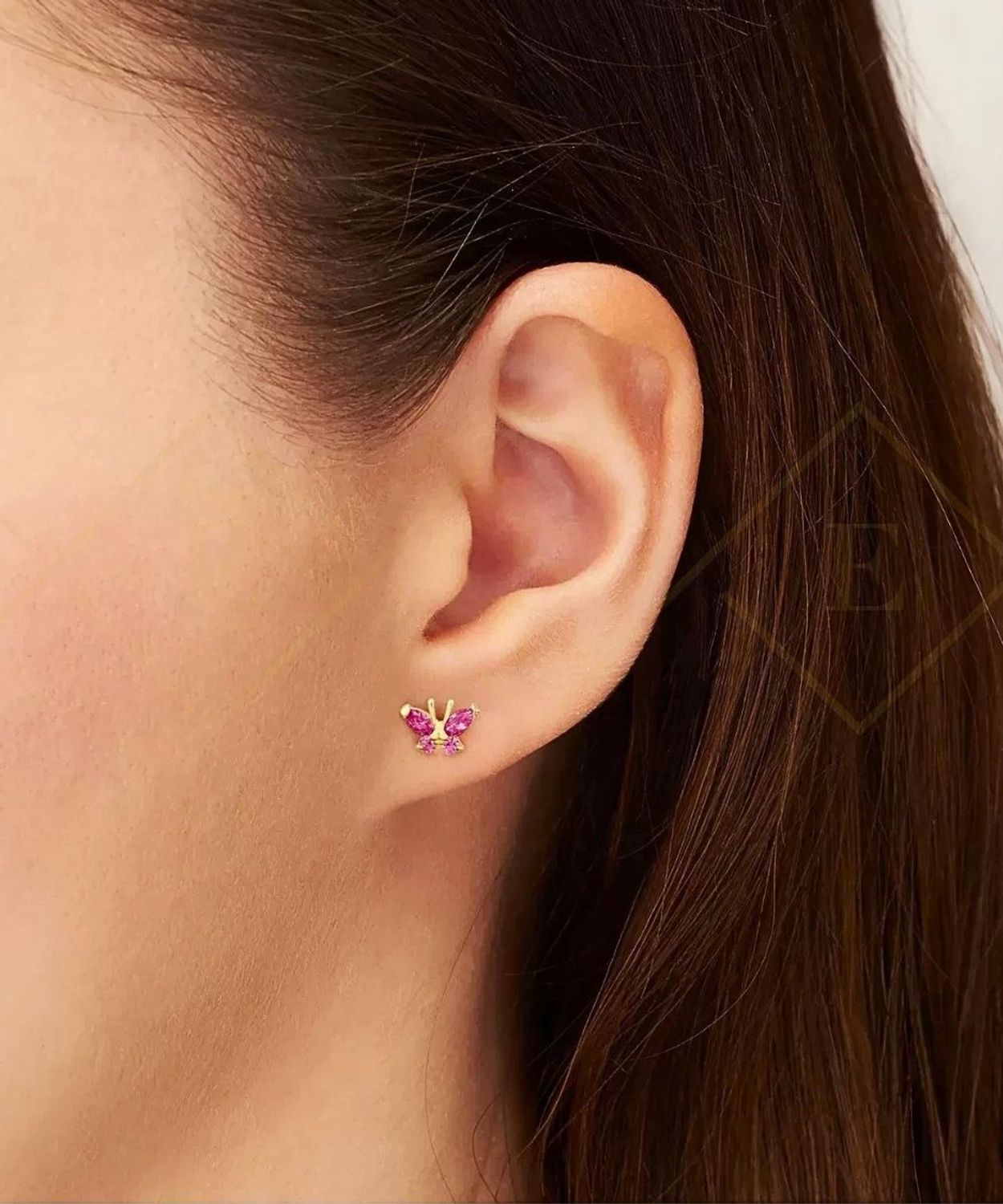 Złote kolczyki motylki 333 z różowymi cyrkoniami – delikatne kolczyki damskie na sztyft sztyft.jpg