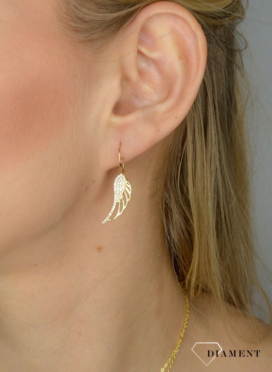 Złote kolczyki 333 skrzydełka z białymi cyrkoniami DIA-KLC-1423-333.jpg