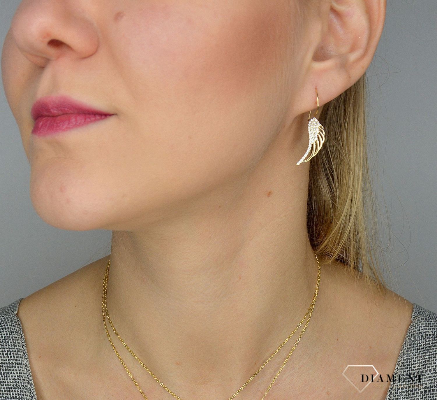 Złote kolczyki 333 skrzydełka z białymi cyrkoniami DIA-KLC-1423-333.jpg