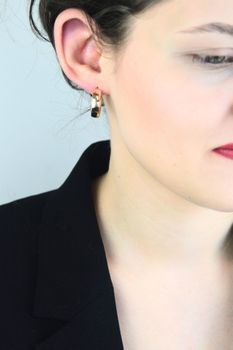 Złote kolczyki szerokie koła 375 – gładkie, eleganckie, szarnir (2).jpg