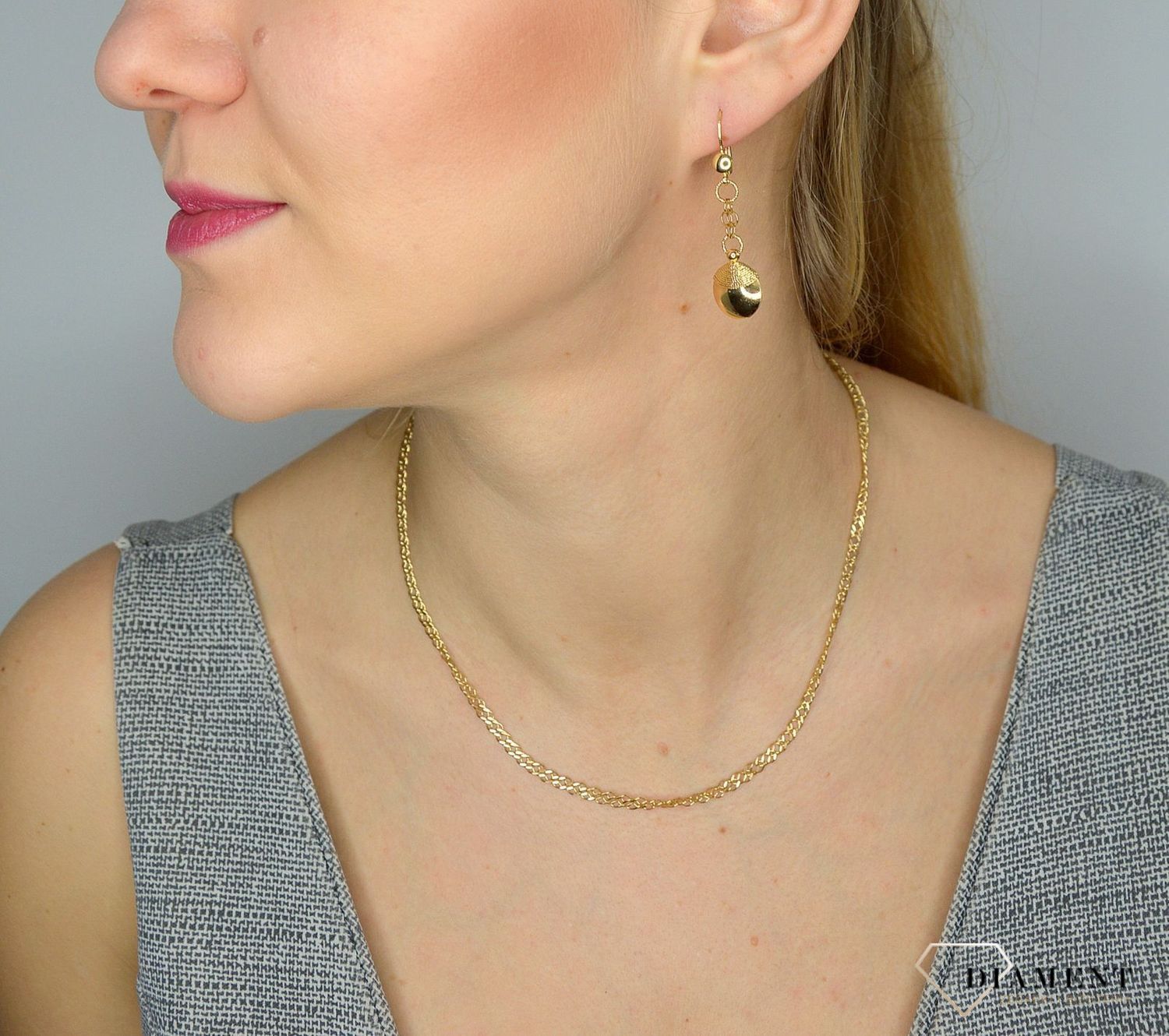 Złote kolczyki 585 wiszące DIA-KLC-1425-585 💎 Złote kolczyki w formie wiszącej łezki, jedna z nich została wykonana z białego złota.jpg