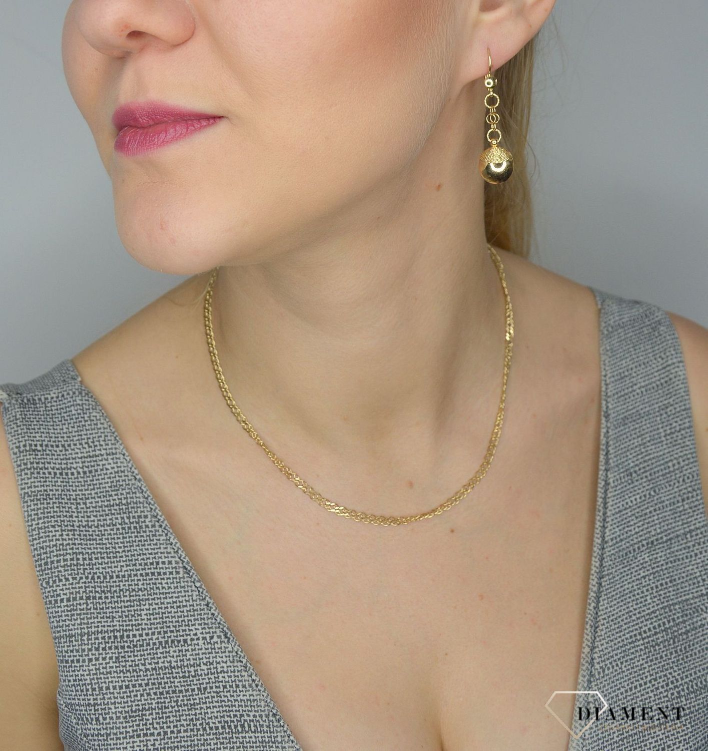 Złote kolczyki 585 wiszące DIA-KLC-1425-585 💎 Złote kolczyki w formie wiszącej łezki, jedna z nich została wykonana z białego złota.jpg