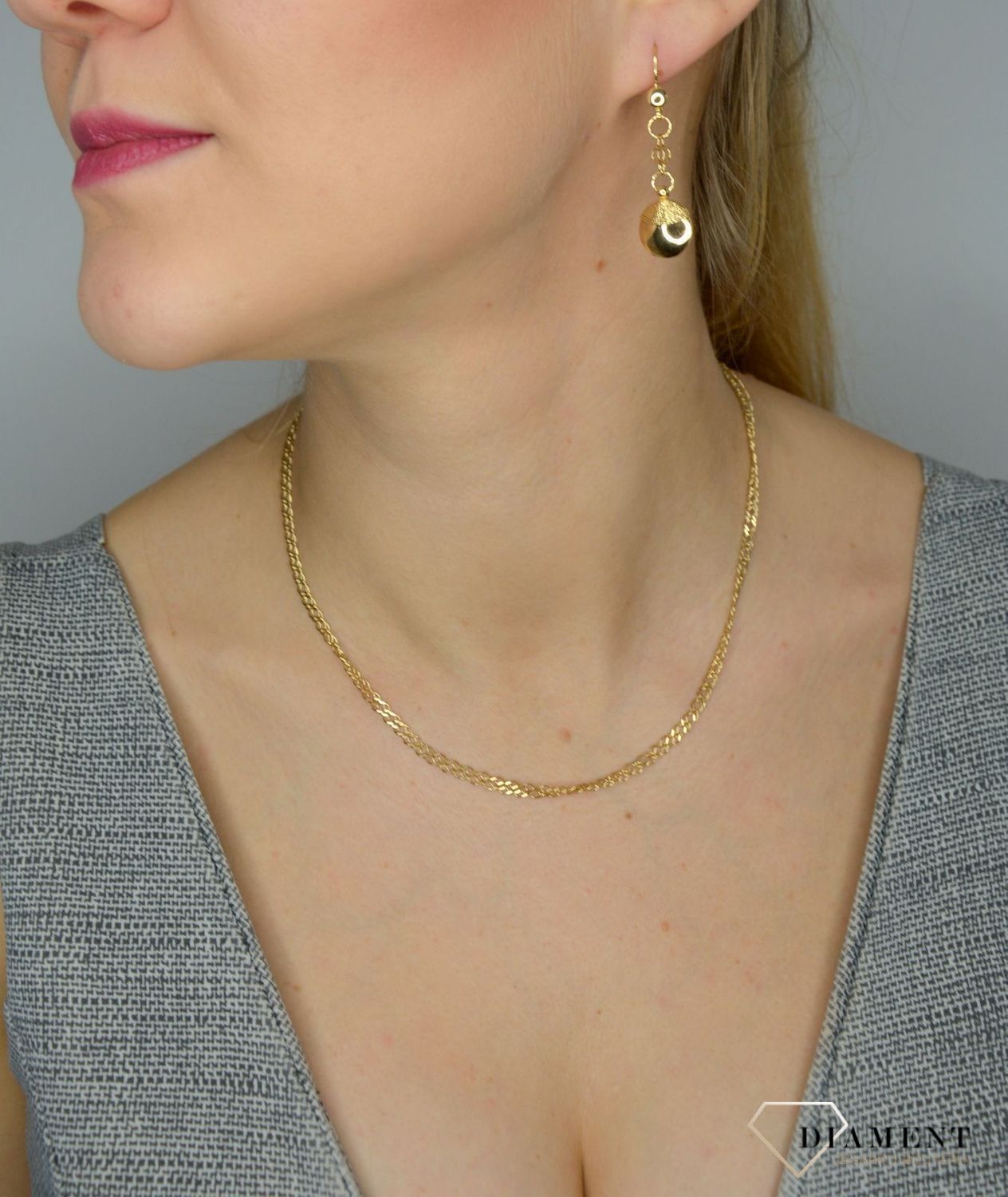 Złote kolczyki 585 wiszące DIA-KLC-1425-585 💎 Złote kolczyki w formie wiszącej łezki, jedna z nich została wykonana z białego złota.jpg