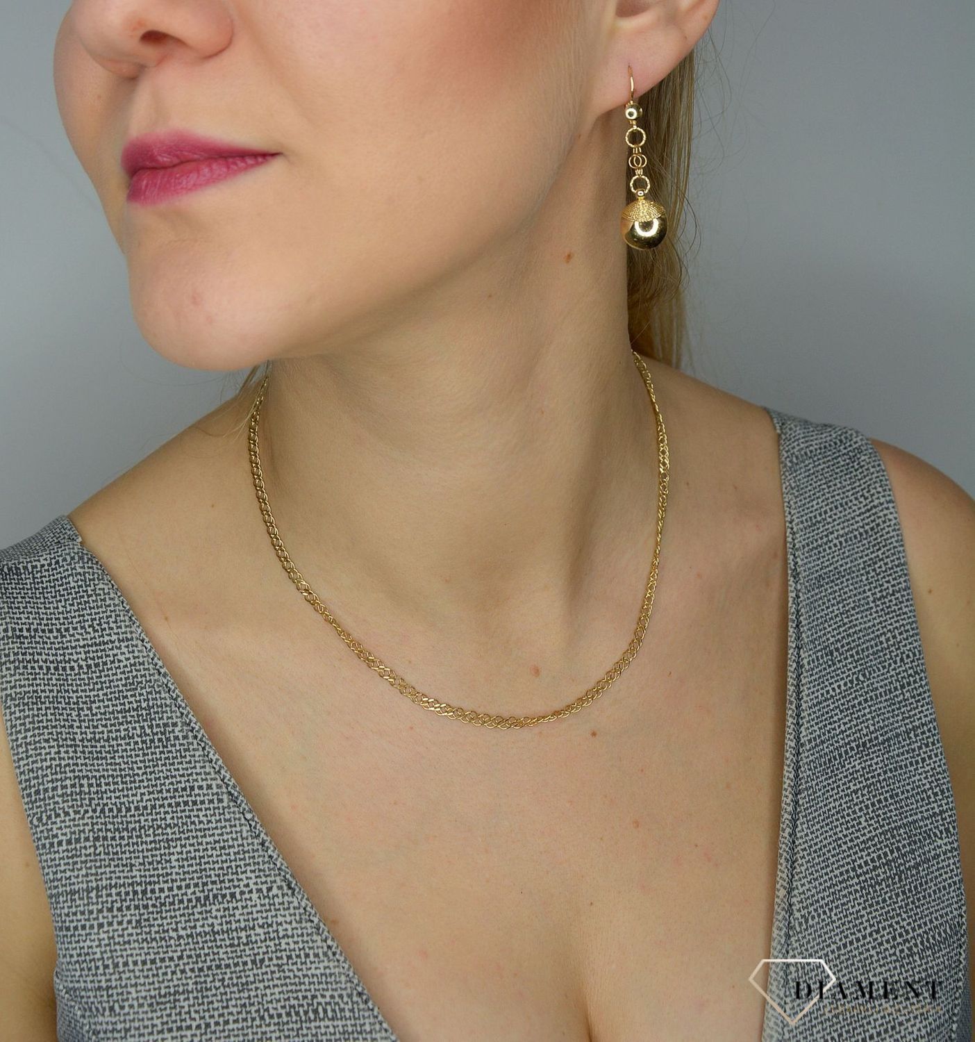 Złote kolczyki 585 wiszące DIA-KLC-1425-585 💎 Złote kolczyki w formie wiszącej łezki, jedna z nich została wykonana z białego złota.jpg