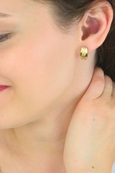 Złote kolczyki 375 diamentowane – angielskie zapięcie 15 mm, złoto 375 (2).jpg