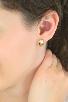 Złote kolczyki 375 diamentowane – angielskie zapięcie 15 mm, złoto 375 (3).jpg