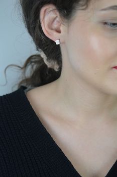Kolczyki złote kwadraciki w cyrkonie pr 333, DIA-KLC-1586-333 Złote kolczyki kwadraciki z cyrkoniami – nowoczesna elegancja. Stylowe kolczyki wykonane z  (3).JPG