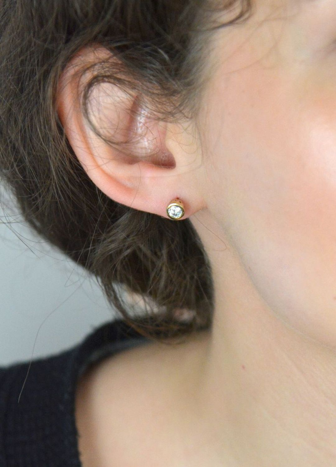 Kolczyki złote z cyrkonią białą pr 333, DIA-KLC-1605-333 Złote kolczyki z białą cyrkonią – subtelny blask i ponadczasowa elegancja. Przedstawiamy wyjątkowe kolczyki wykonane z żółtego złota 1.jpg