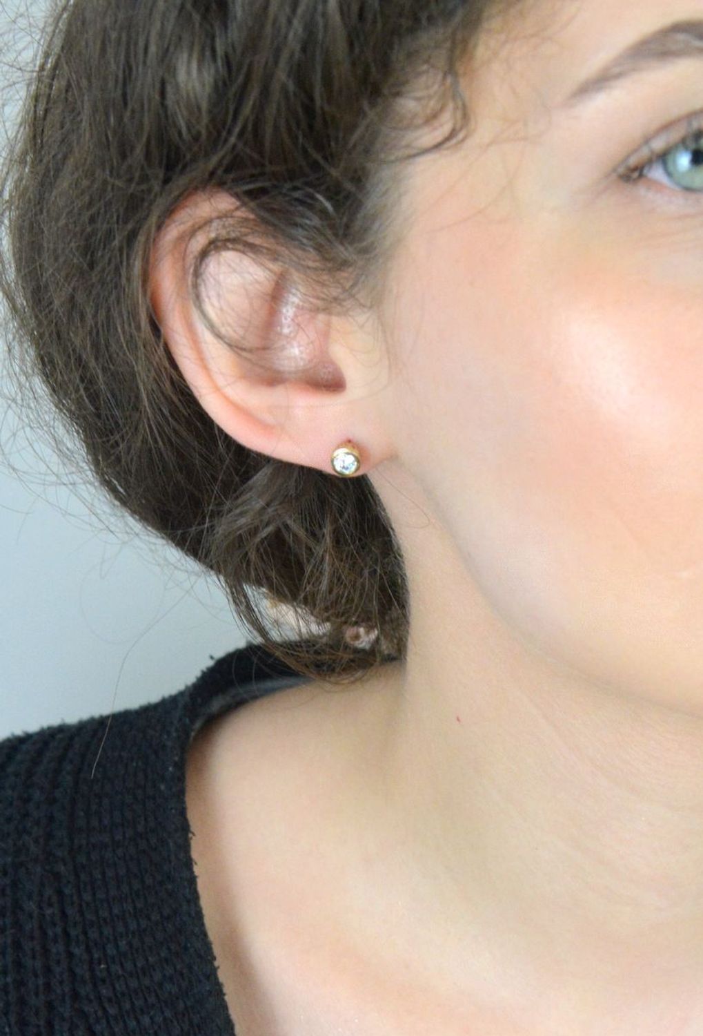 Kolczyki złote z cyrkonią białą pr 333, DIA-KLC-1605-333 Złote kolczyki z białą cyrkonią – subtelny blask i ponadczasowa elegancja. Przedstawiamy wyjątkowe kolczyki wykonane z żółtego złota 1.jpg