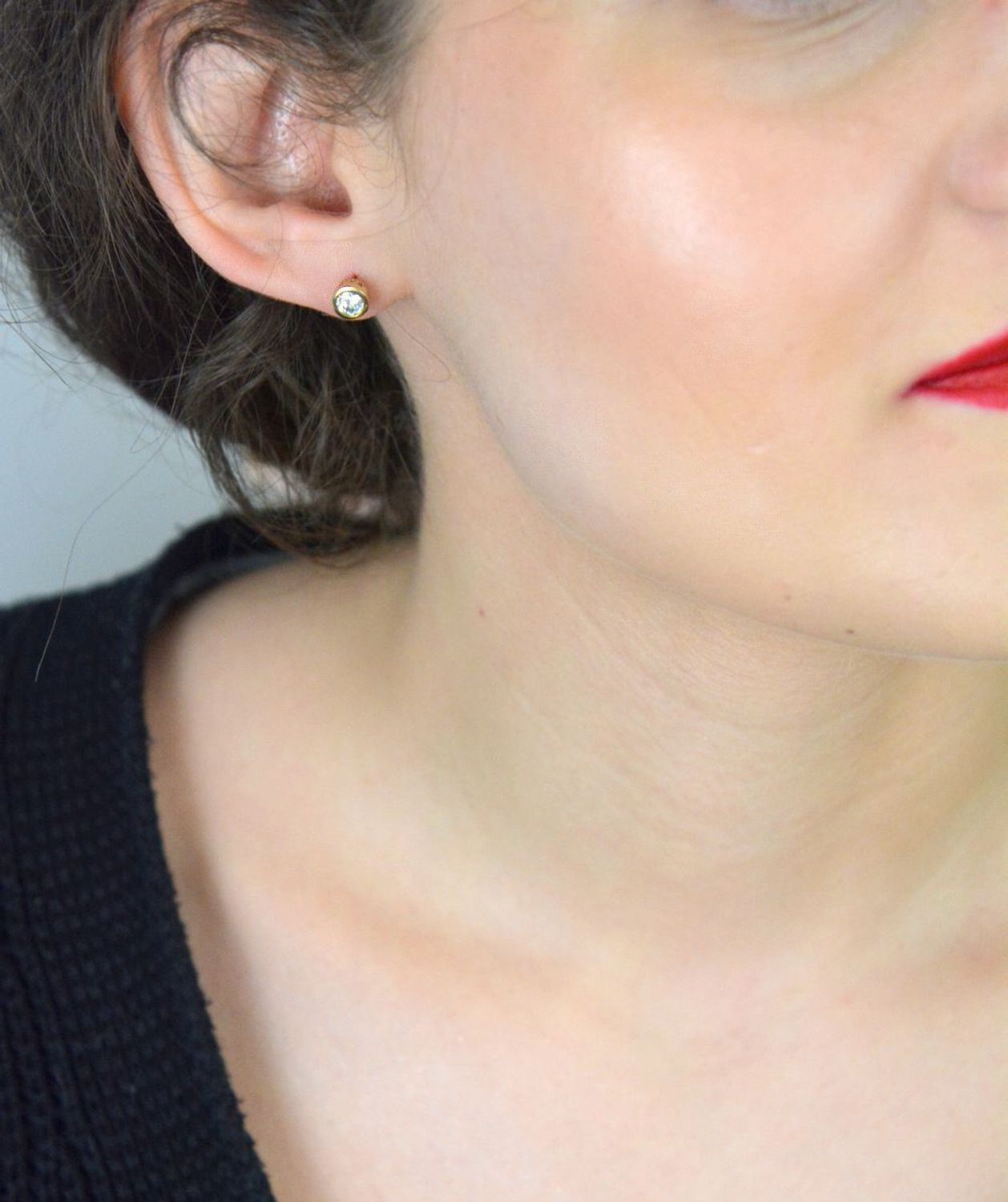 Kolczyki złote z cyrkonią białą pr 333, DIA-KLC-1605-333 Złote kolczyki z białą cyrkonią – subtelny blask i ponadczasowa elegancja. Przedstawiamy wyjątkowe kolczyki wykonane z żółtego złota 1.jpg