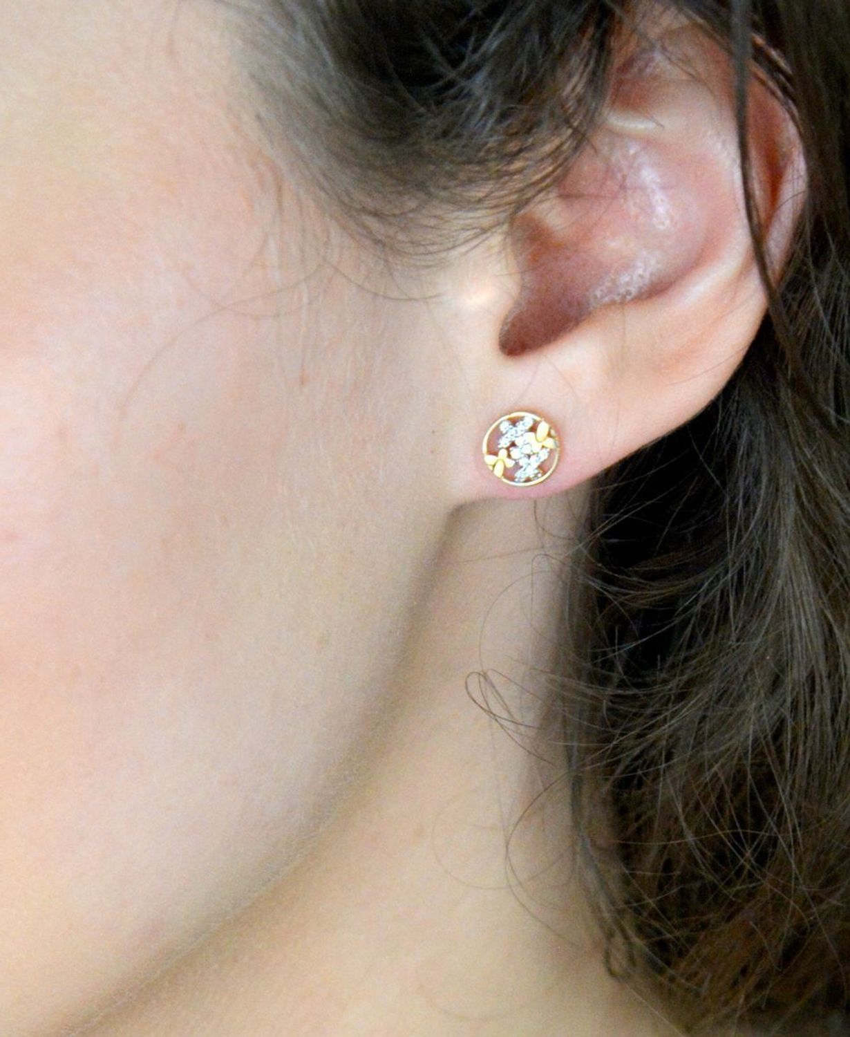 Złote kolczyki przy uchu Motylki próba 333 DIA-KLC-1607-333. Złote kolczyki wykonane z wysokiej jakości złota próby 333. Złote kolczyki są bardzo oryginalne i wygodne w noszeniu.1.jpg