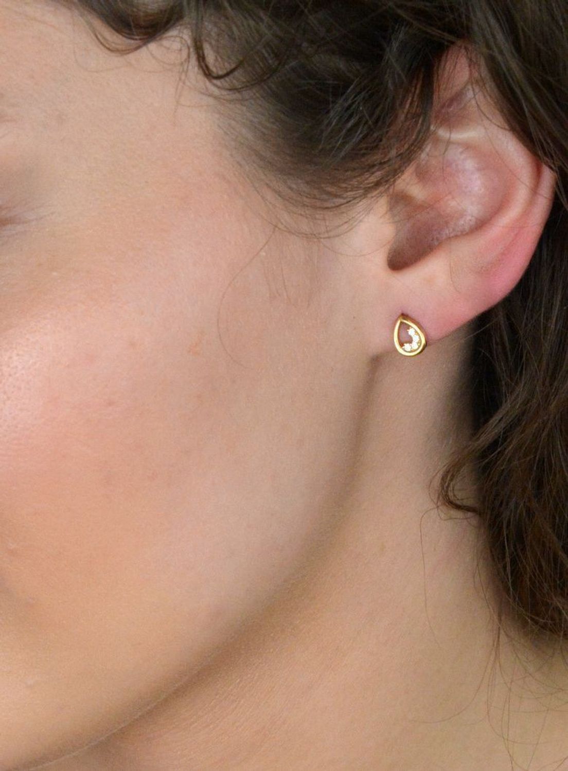 Kolczyki złote łezki zdobione cyrkonią pr 333, DIA-KLC-1612-333 Subtelne i eleganckie złote kolczyki w kształcie łezki, ozdobione lśniącą cyrkonią, to doskonały wybór dla kobiet ceniących 1.jpg