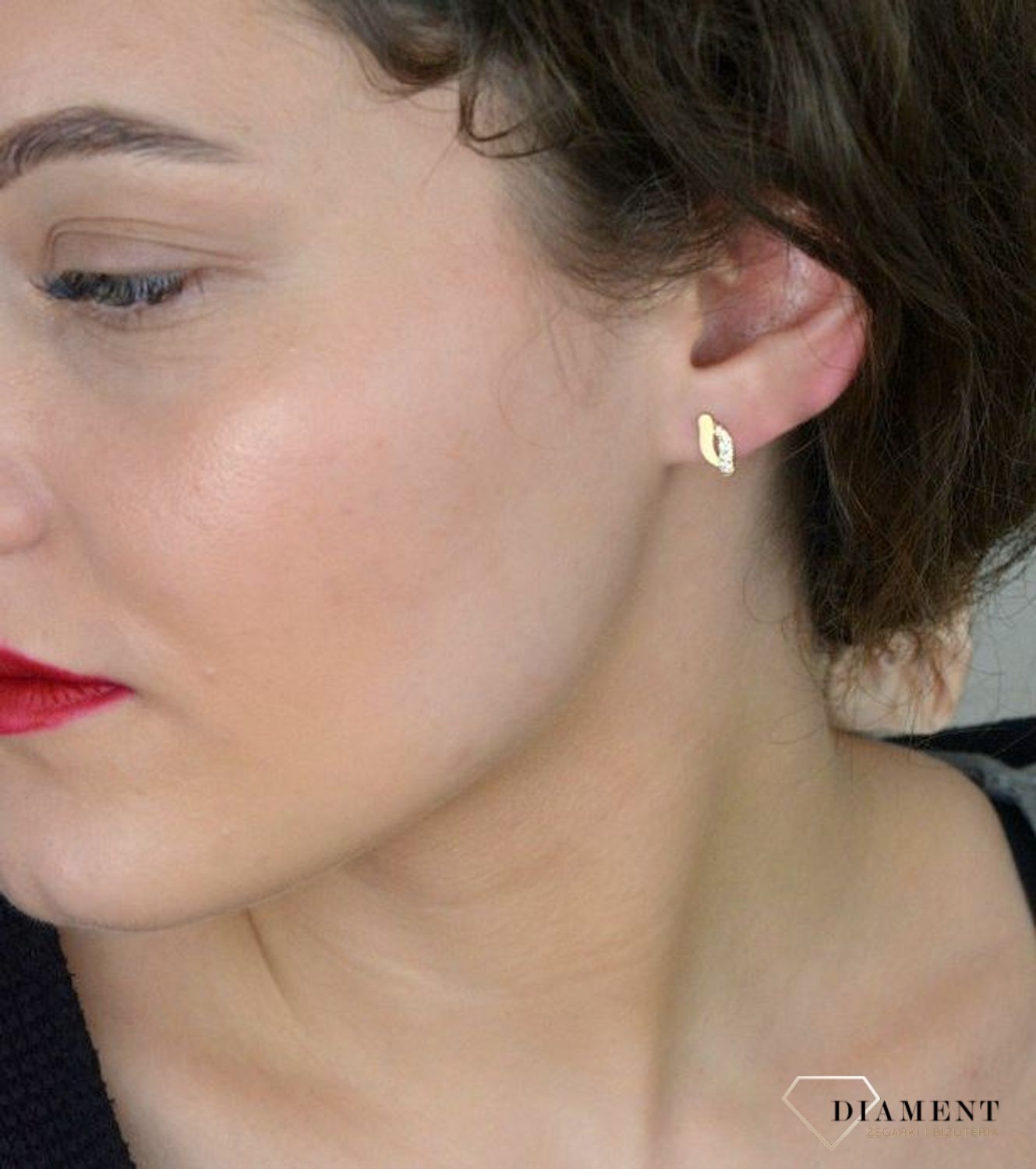 Kolczyki złote fale z cyrkoniami pr 333, DIA-KLC-1625-333 Delikatne i eleganckie złote kolczyki, ozdobione lśniącymi cyrkoniami, to idealny wybór dla kobiet ceniących subtelny blask 1.jpg