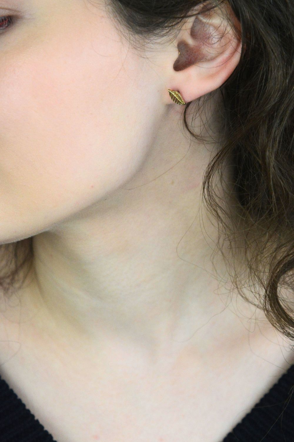 Złote kolczyki ażurowe liście 333 – elegancja i lekkość.jpg