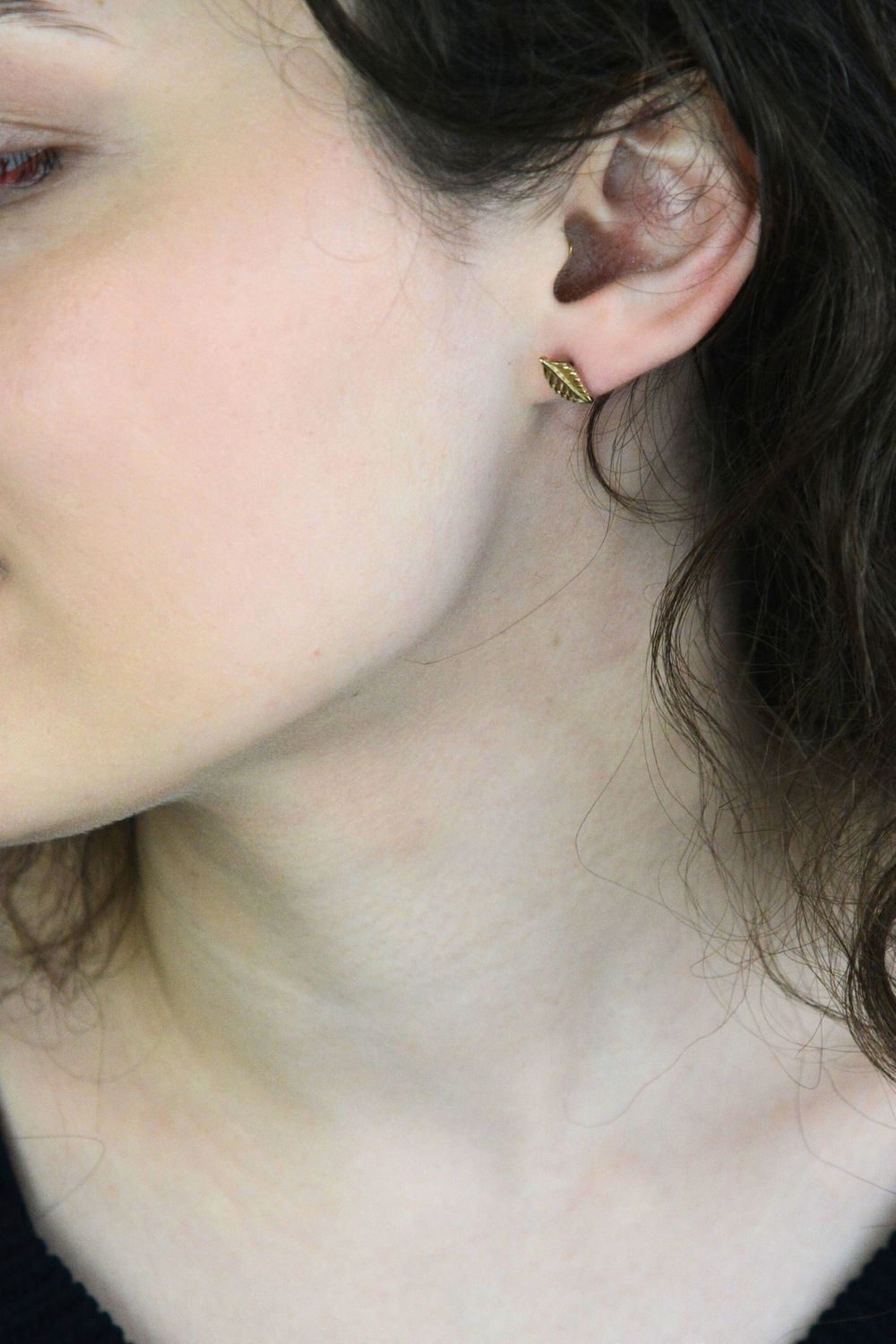 Złote kolczyki ażurowe liście 333 – elegancja i lekkość.jpg