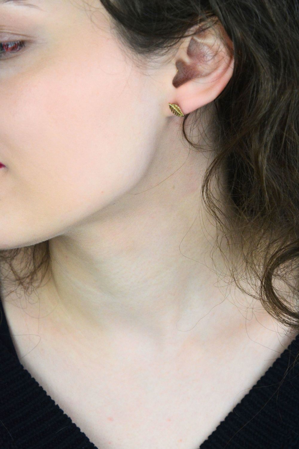 Złote kolczyki ażurowe liście 333 – elegancja i lekkość.jpg