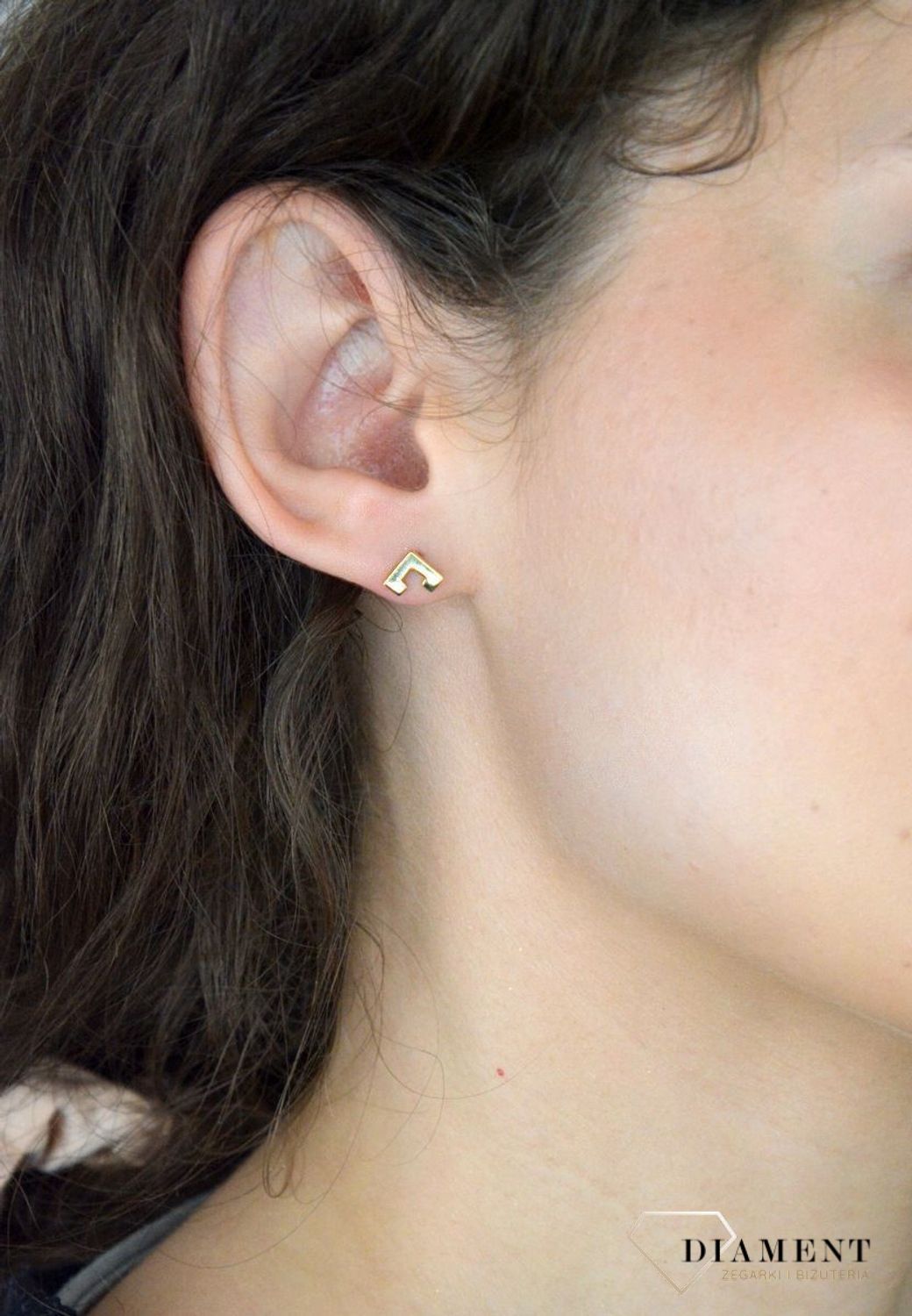 Kolczyki złote geometryczne pr 333, DIA-KLC-1637-333 Nowoczesne i eleganckie złote kolczyki o geometrycznym kształcie to doskonały wybór dla kobiet, które cenią minimalistyczny1.jpg