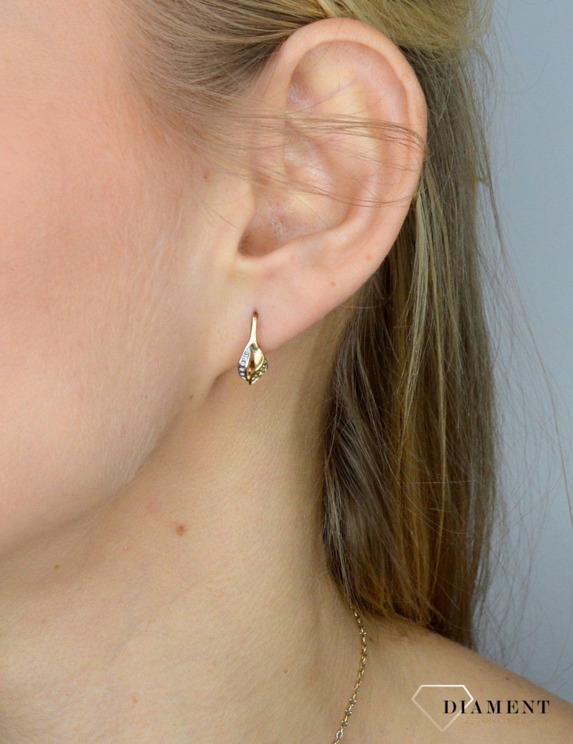 Złote kolczyki 333 delikatność cyrkonii DIA-KLC-1672-333 💎.jpg