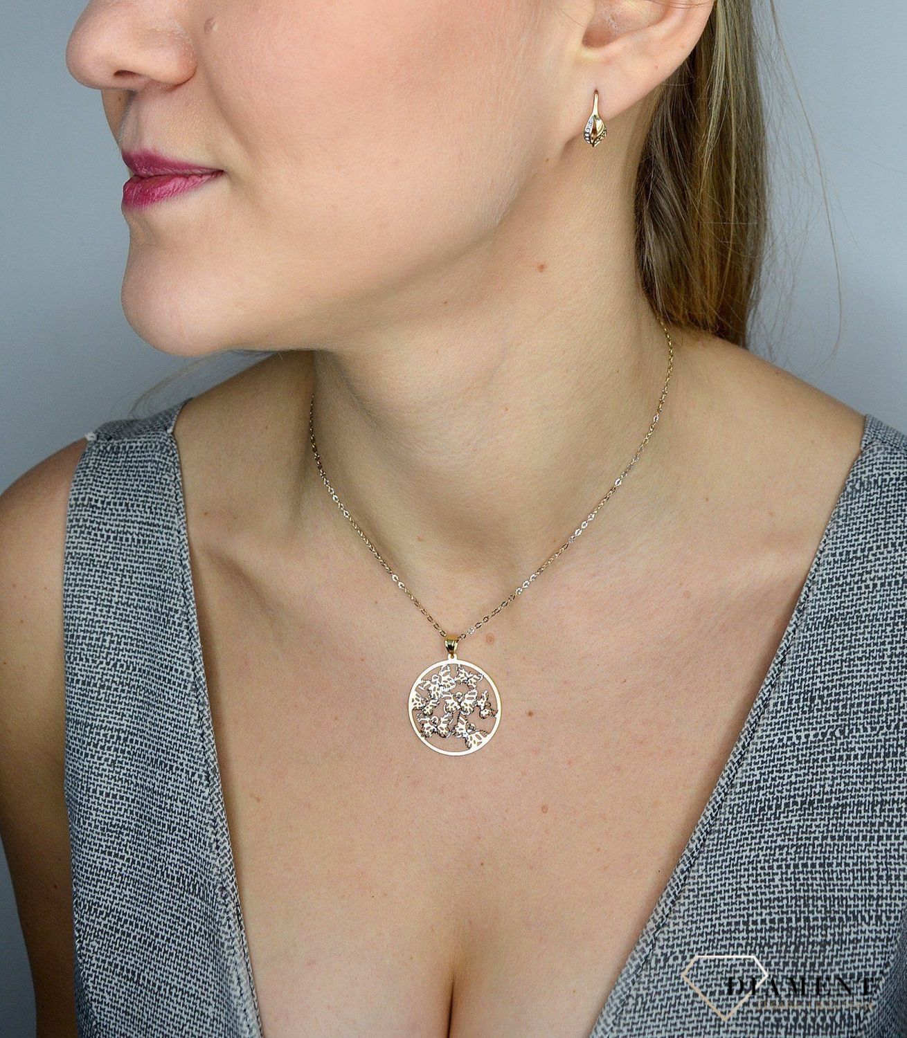 Złote kolczyki 333 delikatność cyrkonii DIA-KLC-1672-333 💎.jpg