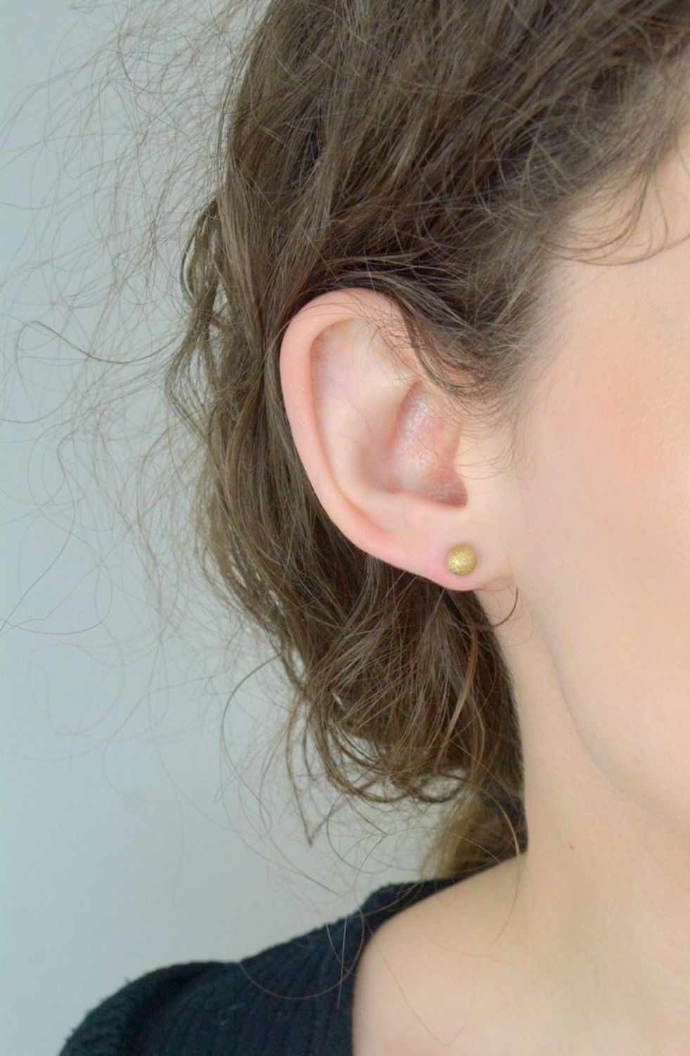 Złote kolczyki piaskowane kulki wkrętki 6 mm DIA-KLC-1684-333 złoto próba 333.  Złote kolczyki kulki 6 mm zostały wykonane z najwyższej jakości złota próby 333.jpg