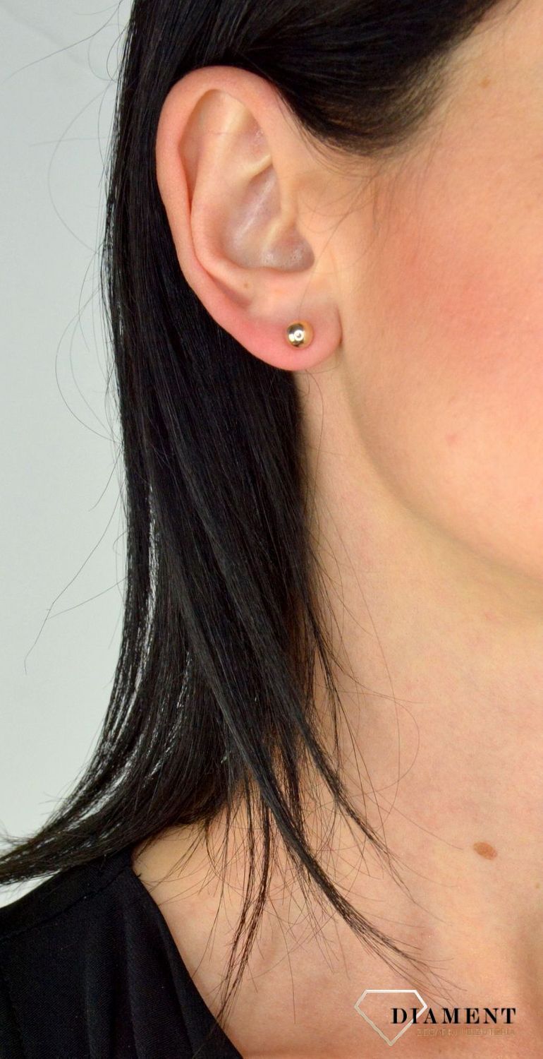 Złote kolczyki kuleczki 6 mm na sztyft DIA-KLC-1686-333.  Złote kolczyki wykonane z najwyższej jakości złota. Kolczyki kuleczki złote. Kuleczki złote na sztyft. Kolczyki złote delikatne kulki. Prezent dla mamy (5).jpg