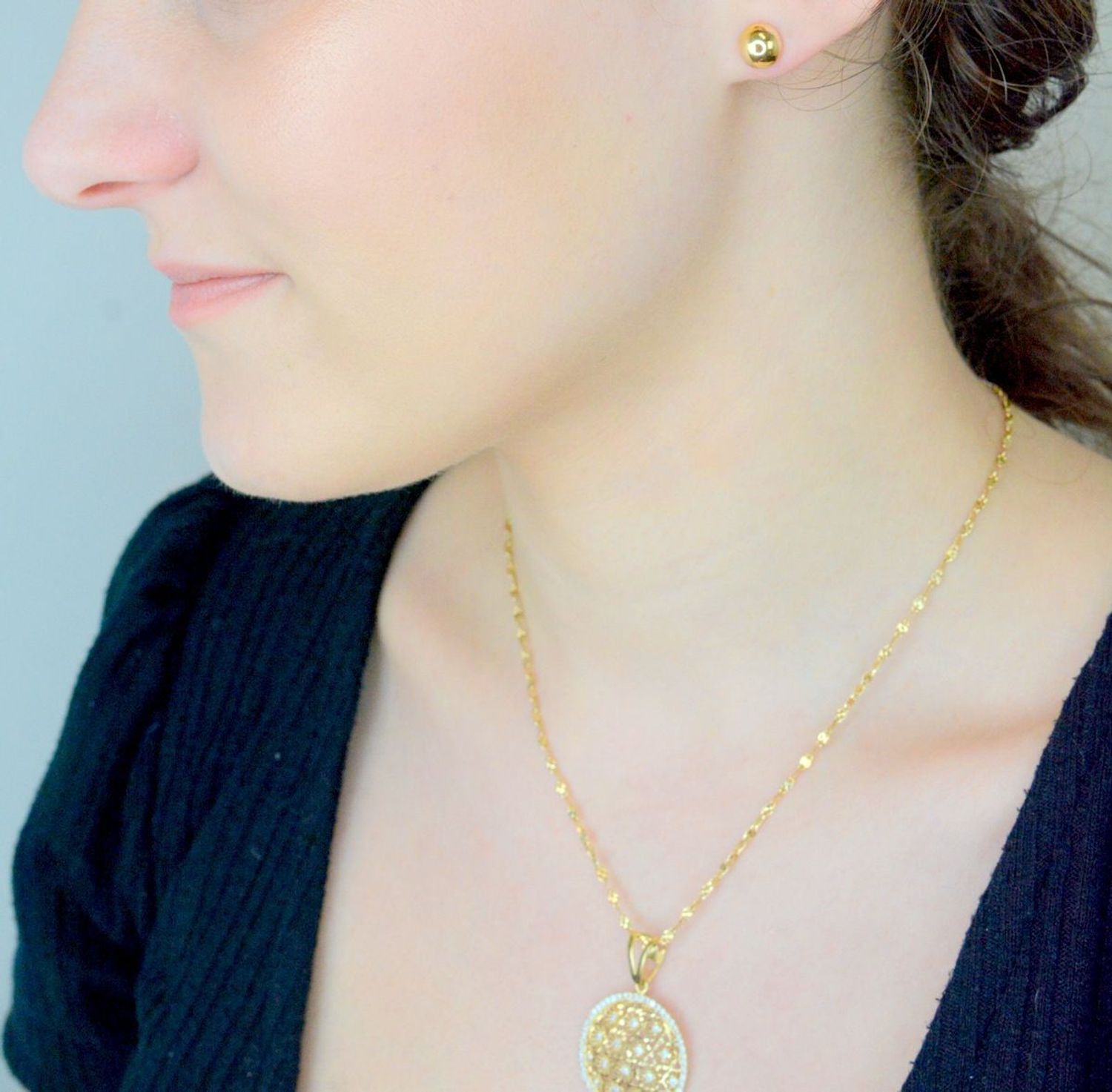 Złote kolczyki gładkie półkulki 8 mm DIA-KLC-1687-585. Złote kolczyki wykonane z wysokiej jakości 14-karatowego żółtego złota, p.jpg